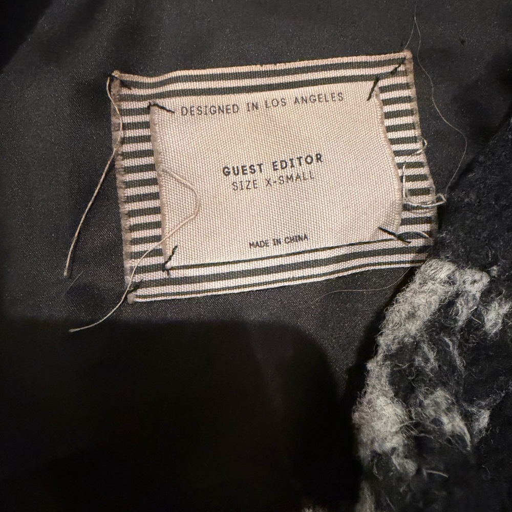 Black And Gray Patterned Jacket - image 4